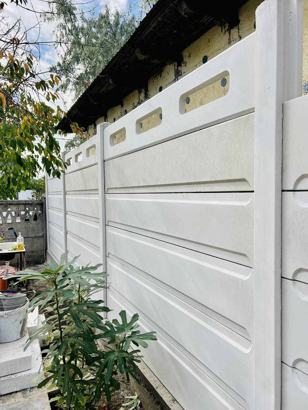 Clôture béton extérieure moderne